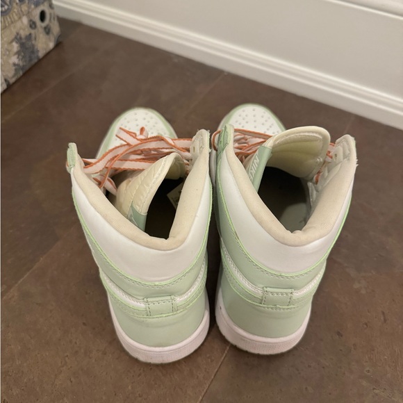 Air Jordan High-Top Sneakers - Size 8.5 - Picture 4 of 5